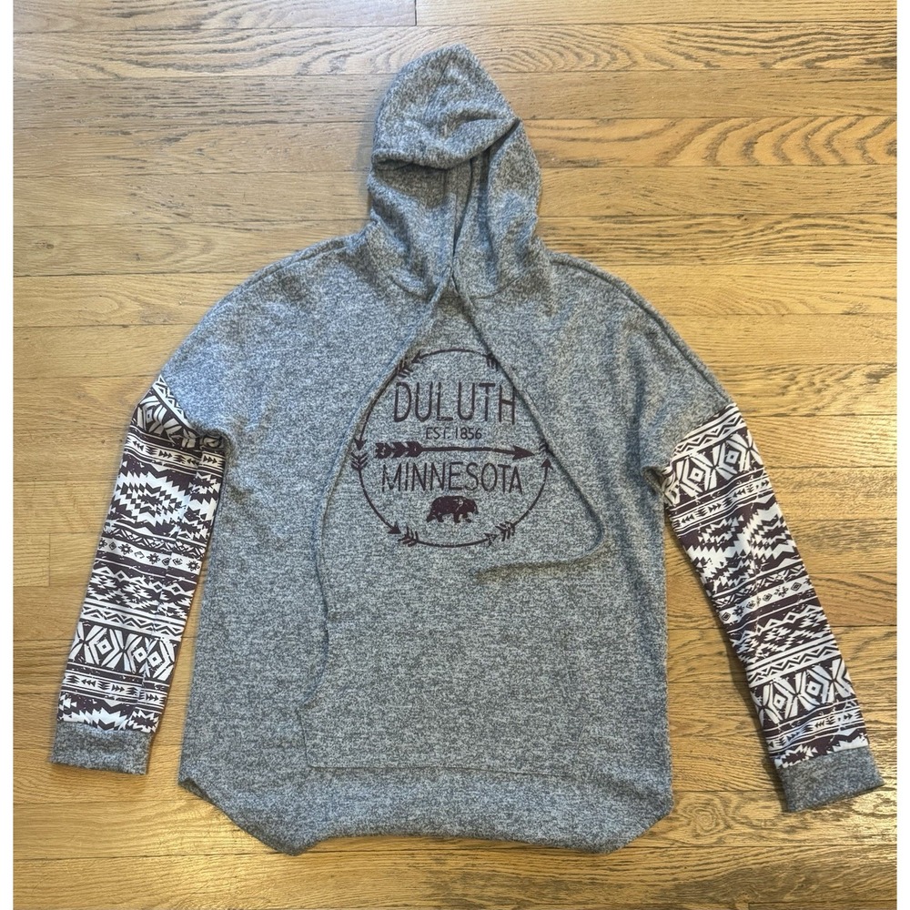 Ever Hottie Duluth Minnesota Gray Bear Graphic Aztec Sleeve Hoodie Size S